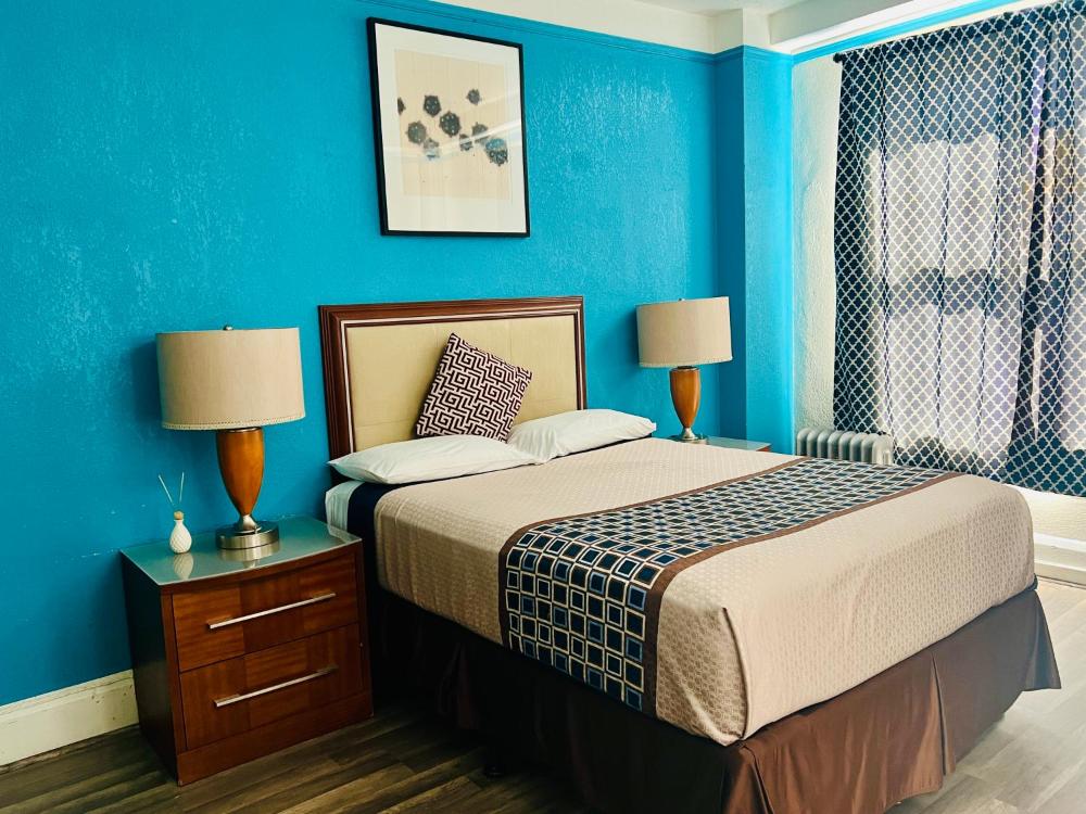 Queen Room with Private Bathroom interior